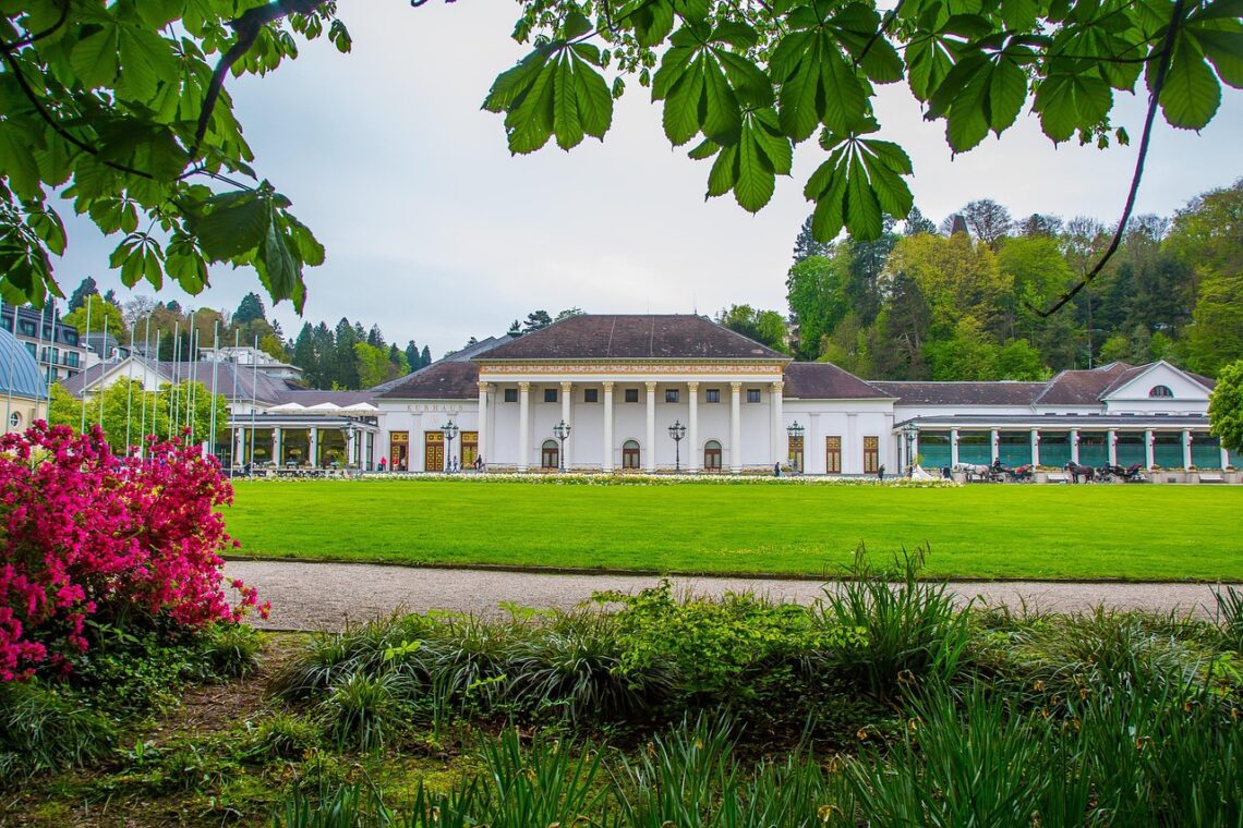 Baden-Baden: Luxo, Águas Termais e o Glamour na Floresta Negra com Guia Brasileiro - Imagem de Th G por Pixabay