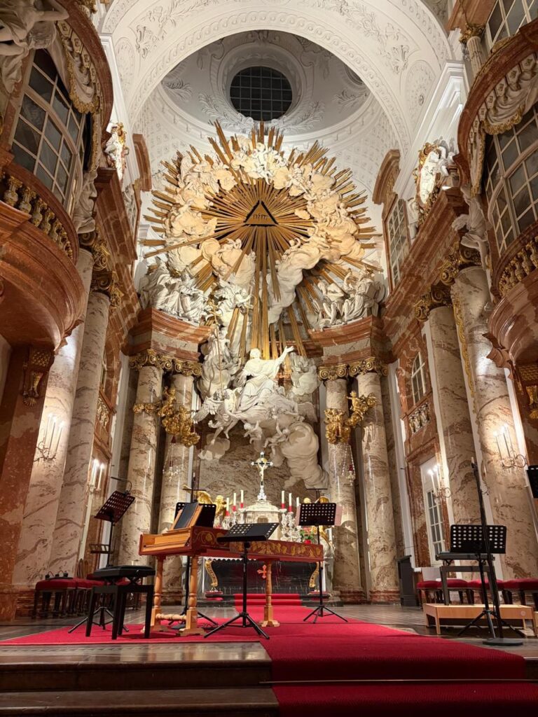 Tetragrama - Karlskirche de Viena