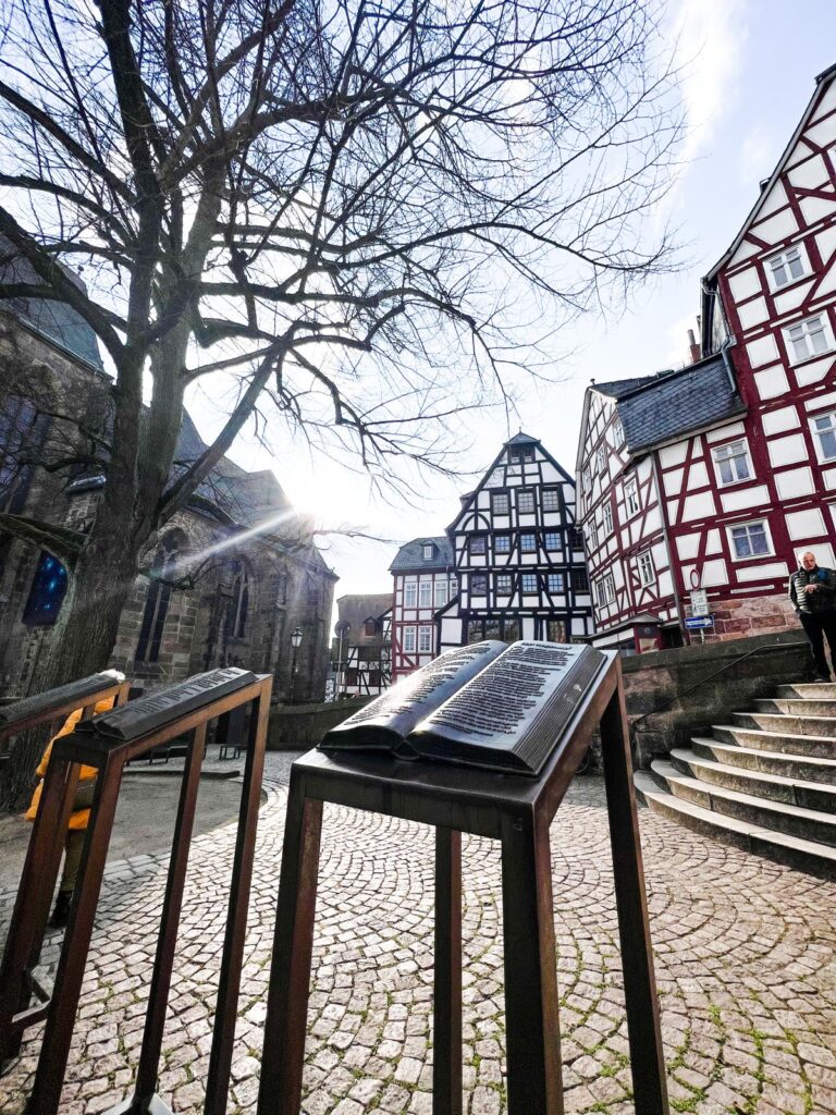 Marburg: A Cidade Universitária dos Irmãos Grimm que Inspirou João e Maria