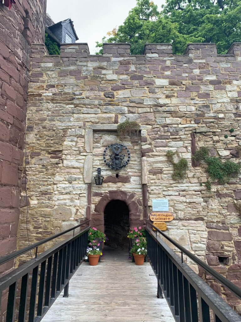 Castelos da Rota dos Contos de Fadas: Sababurg e Trendelburg com Motorista Brasileiro