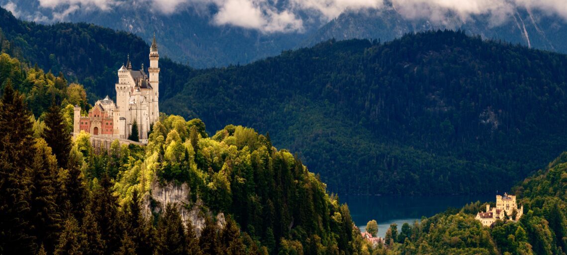 Castelos Neuschwanstein e Hohenschwangau - Schwangau: O Sonho Realizado em Contos de Fada nos Alpes da Rota Romântica - Imagem de B. Hochsprung por Pixabay