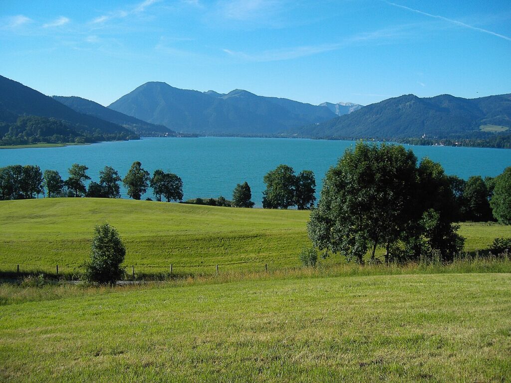 Tegernsee e Schliersee: Águas Cristalinas da Rota Alpina Alemã - Sir Boris, CC BY-SA 3.0