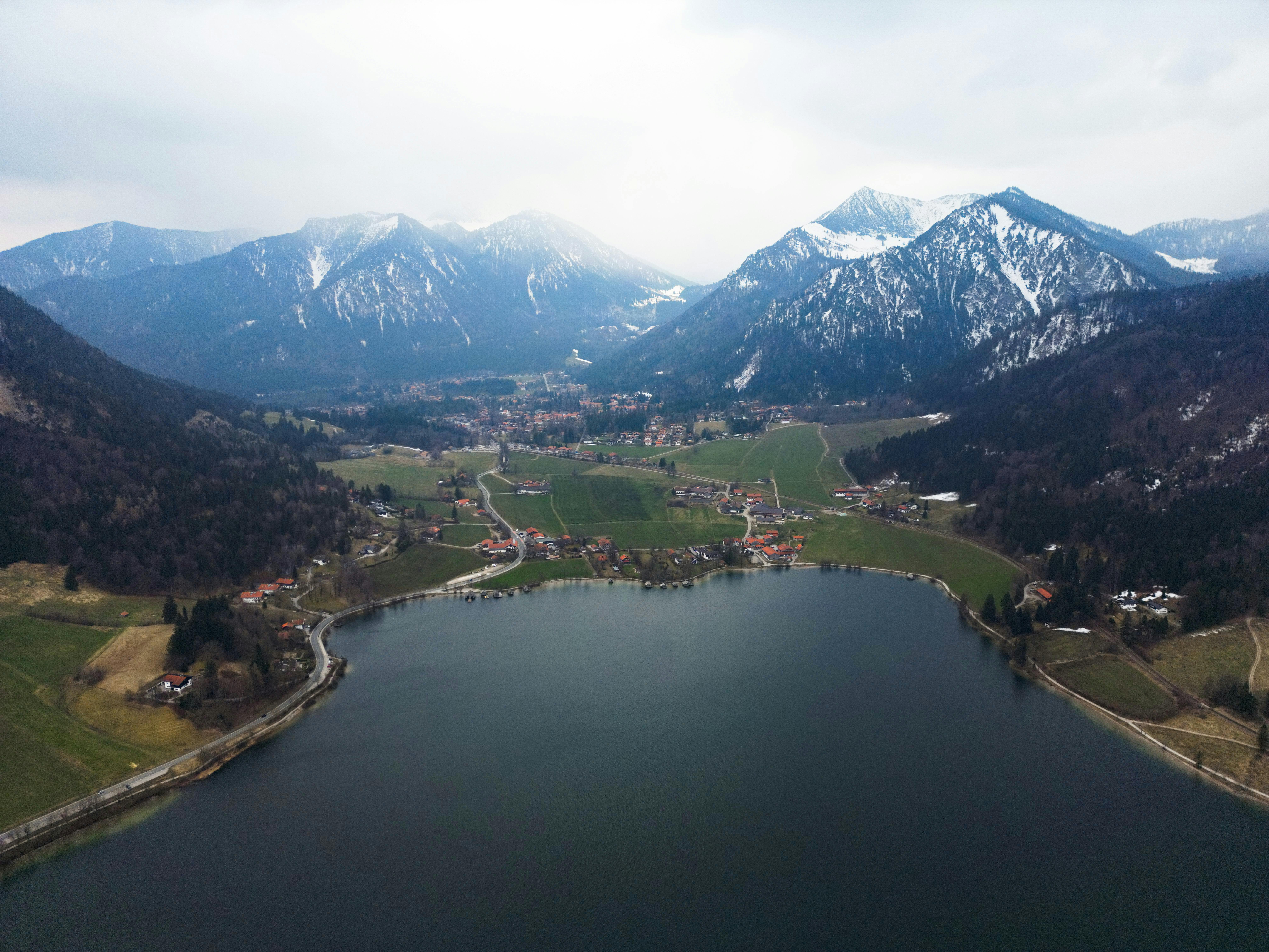 Tegernsee e Schliersee: Águas Cristalinas da Rota Alpina Alemã  - Nirjhar Basak no Pexels