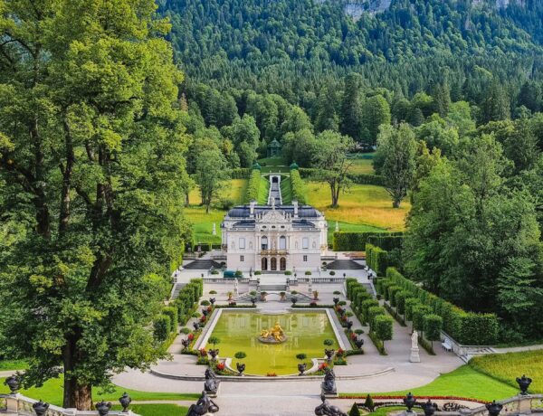 Linderhof: O Refúgio de Ouro do Rei Ludwig II nos Alpes - Tharun Thejus no Pexels
