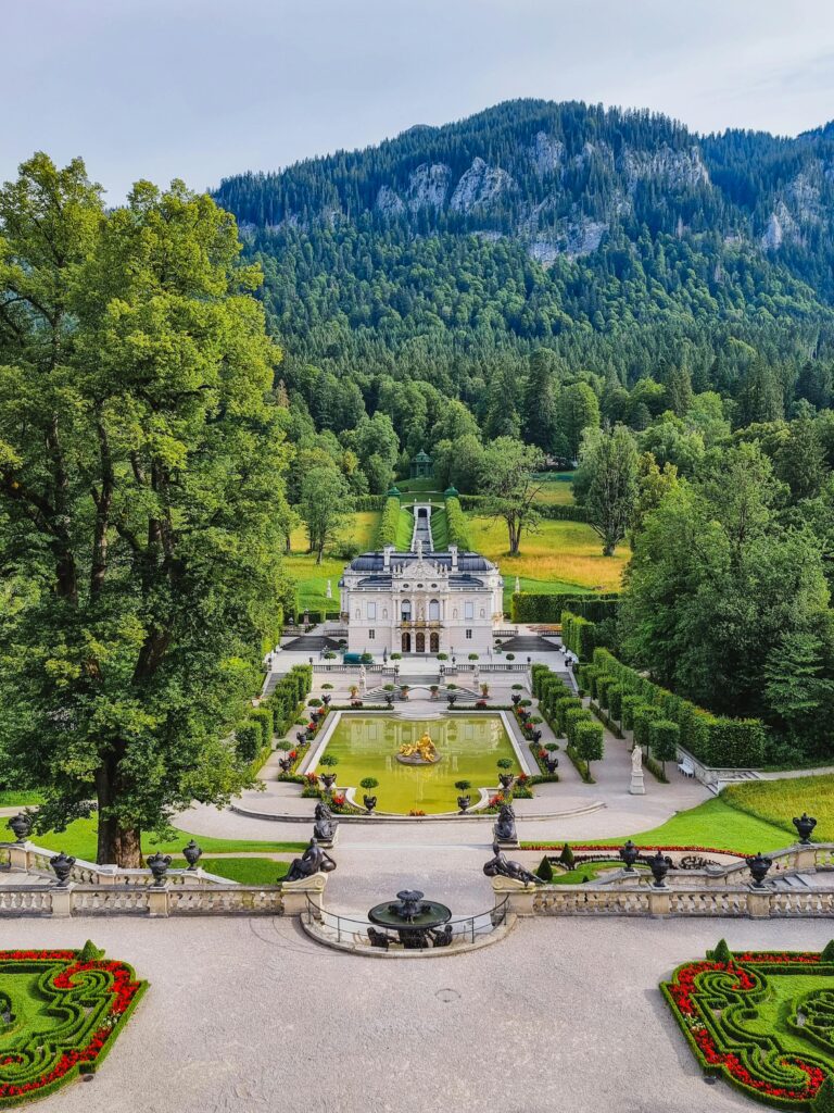 Linderhof: O Refúgio de Ouro do Rei Ludwig II nos Alpes - Tharun Thejus no Pexels